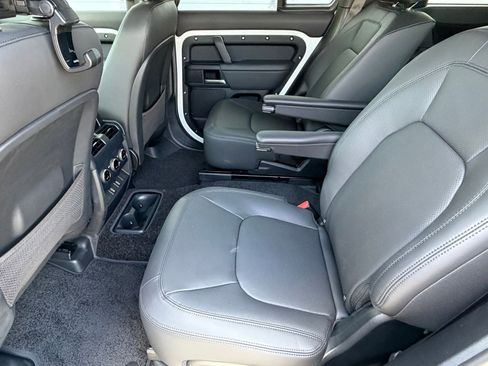 New 2026 Land Rover Defender 130 X-Dynamic SE image 25