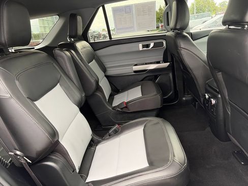 Used 2023 Ford Explorer XLT w/ Equipment Group 202A AWD/4WD image 31