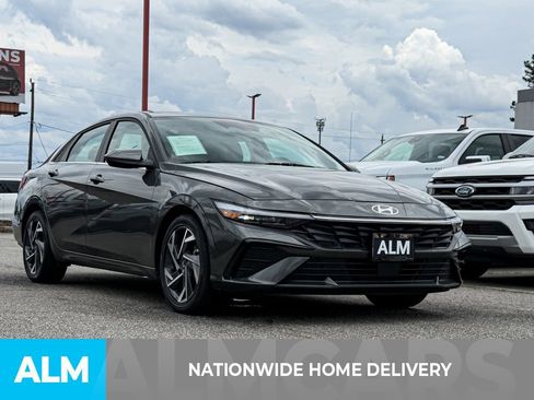 Used 2025 Hyundai Elantra SEL FWD image 4