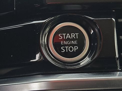 Used 2023 Nissan Pathfinder SL image 18