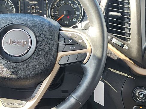 Used 2015 Jeep Cherokee Latitude w/ Cold Weather Group AWD/4WD image 13