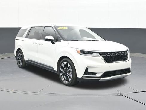 Used 2024 Kia Carnival EX image 21