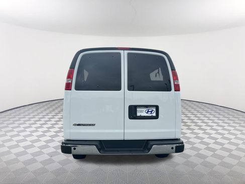 Used 2025 Chevrolet Express 3500 LT w/ LT Preferred Equipment Group RWD image 6