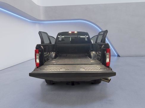 Used 2017 Ford F250 XLT w/ FX4 Off-Road Package image 12