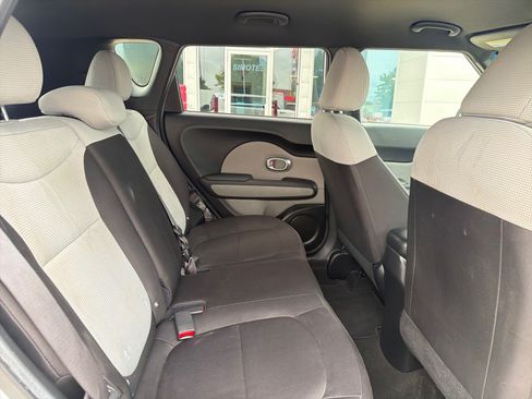 Used 2016 Kia Soul FWD image 23