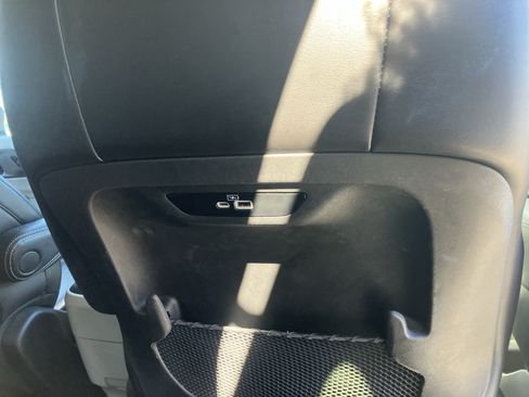 Used 2023 Chrysler Pacifica Touring-L FWD image 12