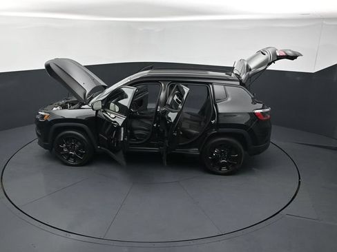 Used 2026 Jeep Compass Latitude AWD/4WD image 27