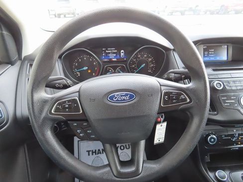 Used 2017 Ford Focus SE image 30