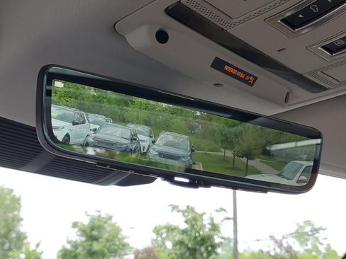 Used 2025 Land Rover Defender 90 S image 21