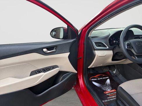 Used 2019 Hyundai Accent SE w/ Cargo Package FWD image 11