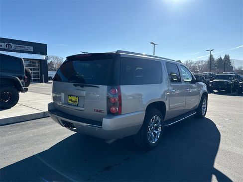 Used 2014 GMC Yukon XL Denali image 2
