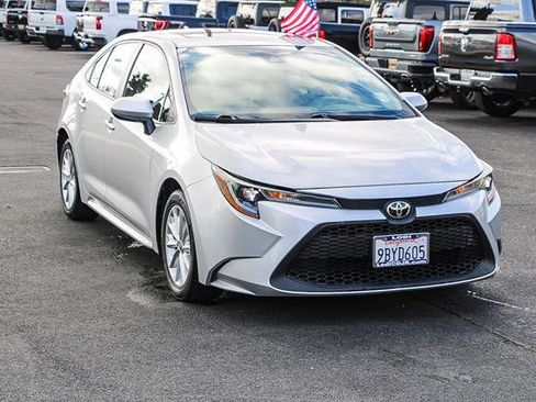 Used 2020 Toyota Corolla LE w/ LE Premium Package image 5