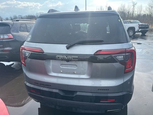 Used 2023 GMC Acadia SLE w/ Driver Convenience Package image 3