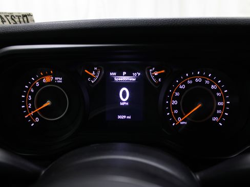 Used 2025 Jeep Wrangler Sport image 12