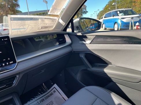 New 2026 Volkswagen Tiguan SE image 17