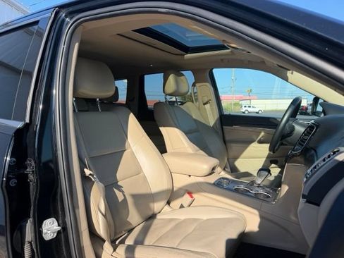 Used 2019 Jeep Grand Cherokee Limited AWD/4WD image 13