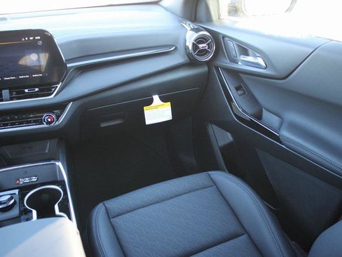 New 2026 Chevrolet Equinox LT w/ Convenience Package II image 7