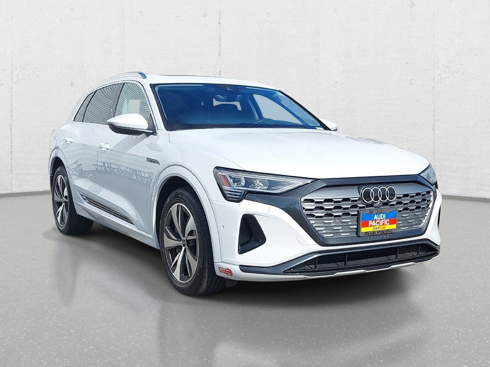 Used 2024 Audi Q8 e-tron Premium Plus AWD/4WD image 3