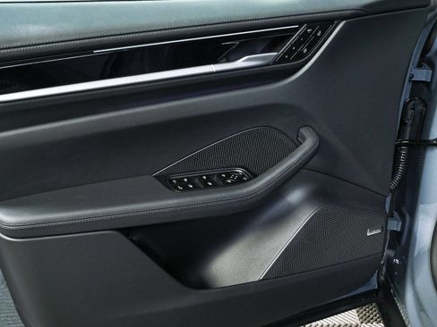New 2026 Porsche Macan 4 Electric AWD/4WD image 6