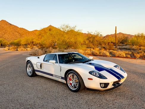 Used 2005 Ford GT RWD image 20