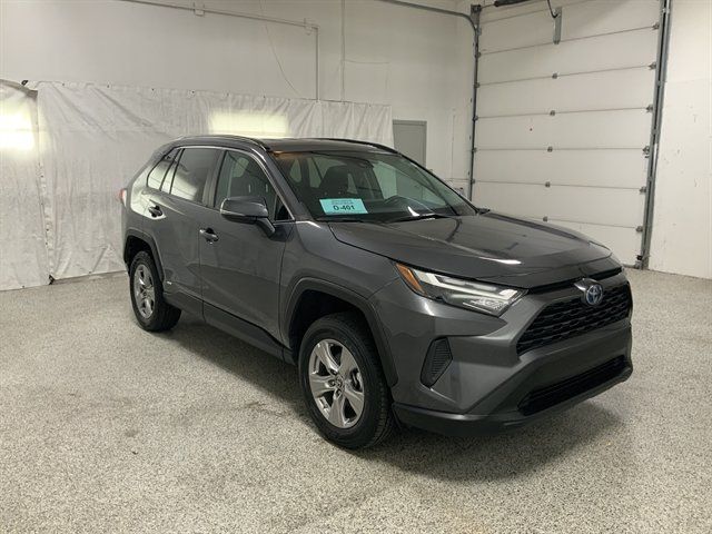 Used 2023 Toyota RAV4 LE AWD/4WD image 4