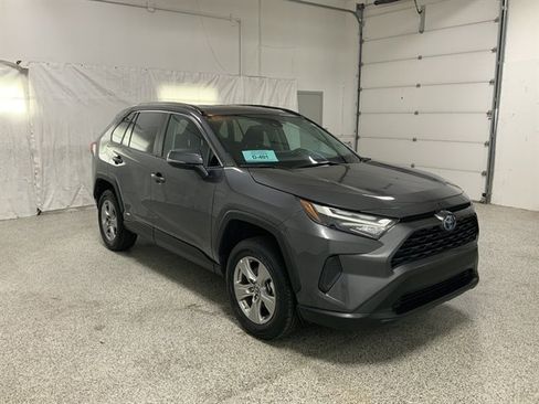 Used 2023 Toyota RAV4 LE AWD/4WD image 4