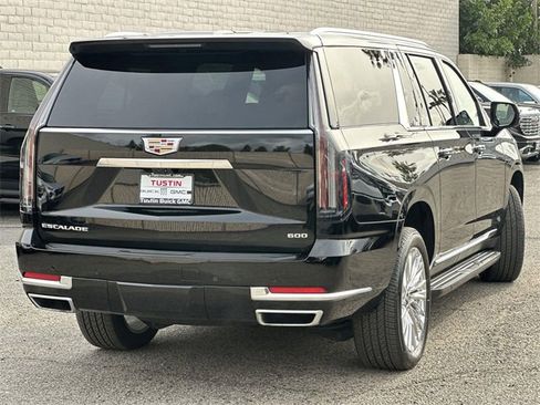 Used 2025 Cadillac Escalade ESV Premium Luxury image 4