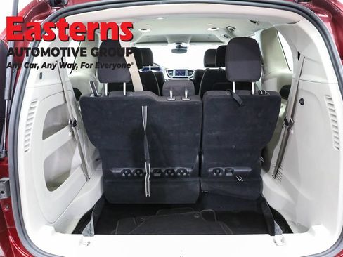 Used 2023 Chrysler Voyager LX FWD image 9