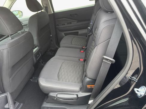 Certified 2025 Nissan Pathfinder SV FWD image 13