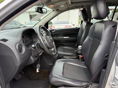 Used 2014 Jeep Compass Latitude w/ Sun/Sound Group FWD image 2