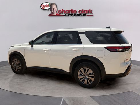 Used 2026 Nissan Pathfinder S FWD image 2