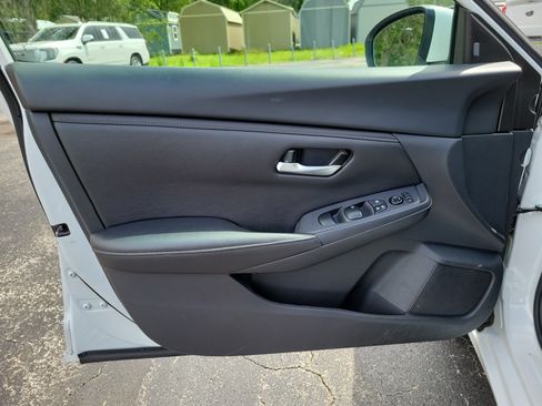 Used 2024 Nissan Sentra SV FWD image 15