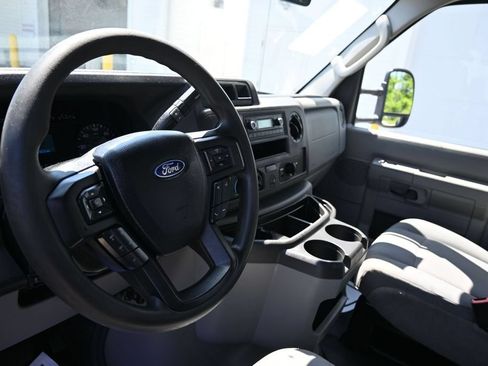 Used 2022 Ford E-350 and Econoline 350 Super Duty w/ Power Windows & Locks Group RWD image 5