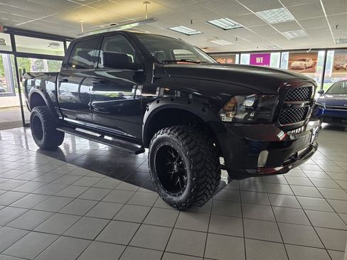 Used 2018 RAM 1500 Express w/ Black Ram 1500 Express Group AWD/4WD image 4