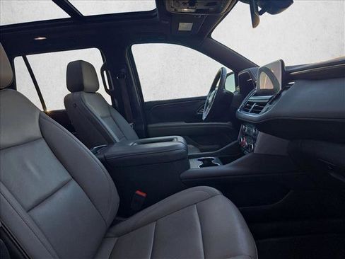 Used 2022 GMC Yukon SLT w/ SLT Premium Package image 17