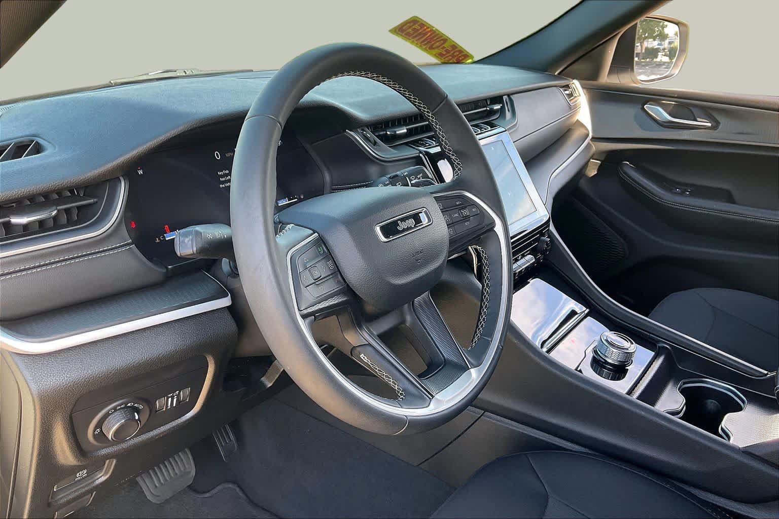 Used 2024 Jeep Grand Cherokee L Laredo RWD image 15