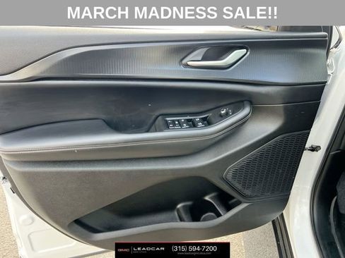 Used 2023 Jeep Grand Cherokee L Laredo image 23