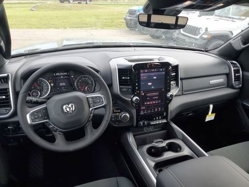 New 2026 RAM 1500 4x4 Crew Cab image 15