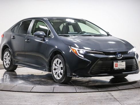 Certified 2025 Toyota Corolla LE FWD image 6