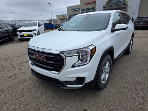 Used 2024 GMC Terrain SLE w/ LPO, Floor Liner Package AWD/4WD image 2