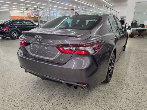 Used 2021 Toyota Camry SE FWD image 5