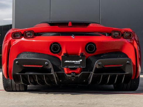 Used 2024 Ferrari SF90 Spider image 8
