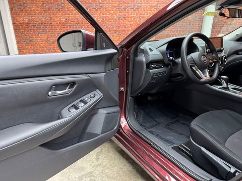 Used 2024 Nissan Sentra SV FWD image 9