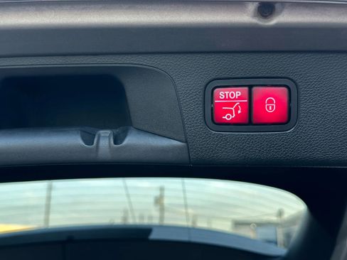 Used 2019 Mercedes-Benz GLC 350e 4MATIC image 21