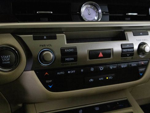 Used 2014 Lexus ES 350 w/ Luxury Package image 25