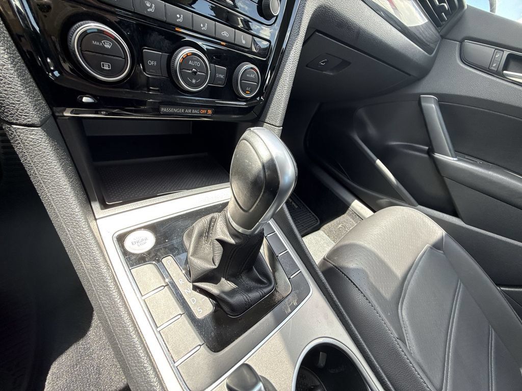 Used 2020 Volkswagen Passat 2.0T R-Line FWD image 22