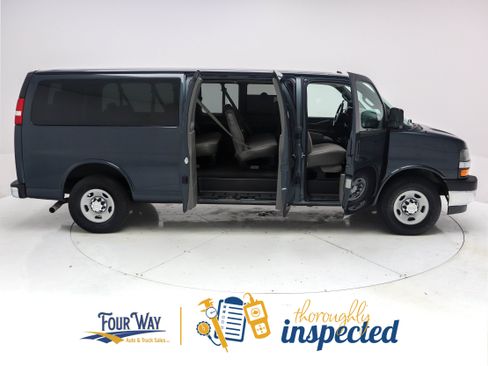 Used 2017 Chevrolet Express 3500 LT w/ LT Preferred Equipment Group RWD image 3