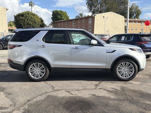 Used 2018 Land Rover Discovery HSE Luxury image 3