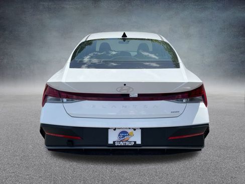 Used 2025 Hyundai Elantra Blue image 31