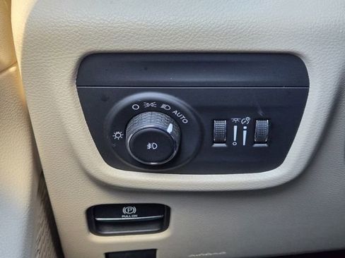 Certified 2023 Jeep Grand Cherokee L Limited image 24